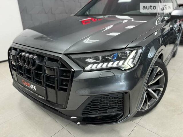 Сірий Ауді SQ7, об'ємом двигуна 4 л та пробігом 74 тис. км за 85500 $, фото 6 на Automoto.ua