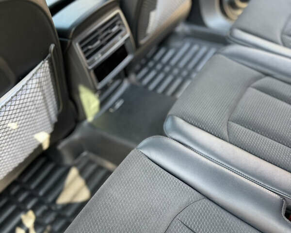 Сірий Ауді SQ7, об'ємом двигуна 3.96 л та пробігом 73 тис. км за 85000 $, фото 12 на Automoto.ua