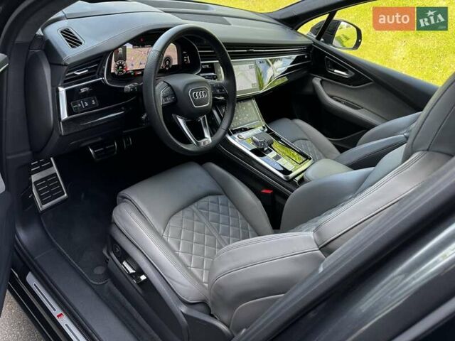 Серый Ауди SQ7, объемом двигателя 4 л и пробегом 65 тыс. км за 92700 $, фото 56 на Automoto.ua