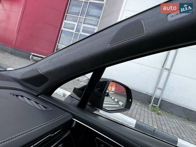 Сірий Ауді SQ7, об'ємом двигуна 4 л та пробігом 65 тис. км за 89900 $, фото 47 на Automoto.ua