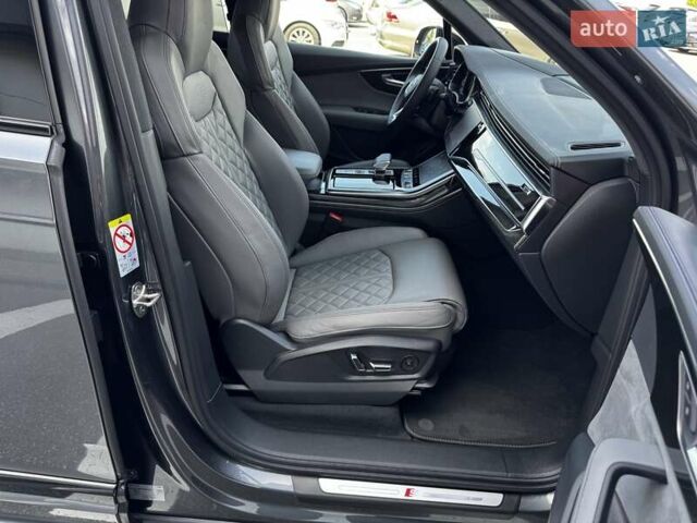 Сірий Ауді SQ7, об'ємом двигуна 4 л та пробігом 65 тис. км за 89900 $, фото 49 на Automoto.ua