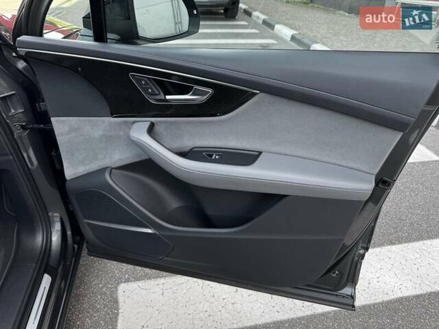 Серый Ауди SQ7, объемом двигателя 4 л и пробегом 65 тыс. км за 92700 $, фото 50 на Automoto.ua