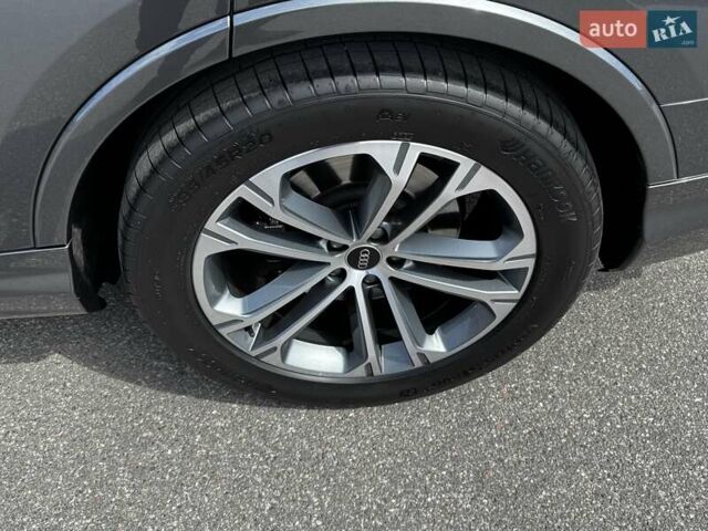 Сірий Ауді SQ7, об'ємом двигуна 4 л та пробігом 65 тис. км за 89900 $, фото 14 на Automoto.ua
