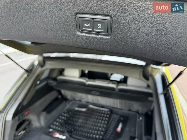 Сірий Ауді SQ7, об'ємом двигуна 4 л та пробігом 65 тис. км за 89900 $, фото 73 на Automoto.ua