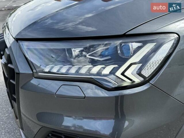 Сірий Ауді SQ7, об'ємом двигуна 4 л та пробігом 65 тис. км за 89900 $, фото 16 на Automoto.ua