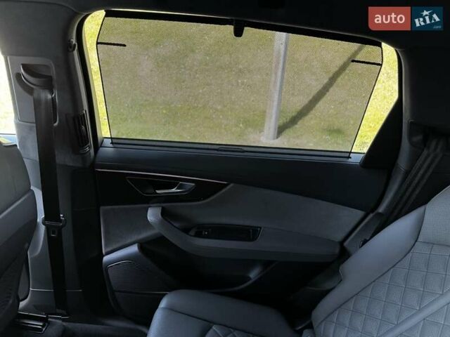 Сірий Ауді SQ7, об'ємом двигуна 4 л та пробігом 65 тис. км за 89900 $, фото 66 на Automoto.ua