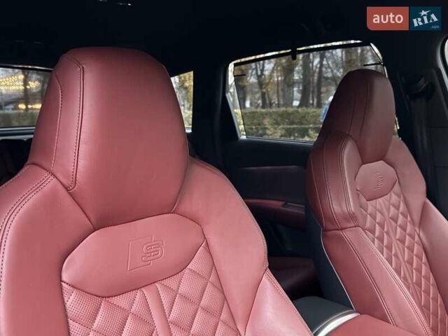 Серый Ауди SQ7, объемом двигателя 4 л и пробегом 24 тыс. км за 112950 $, фото 100 на Automoto.ua