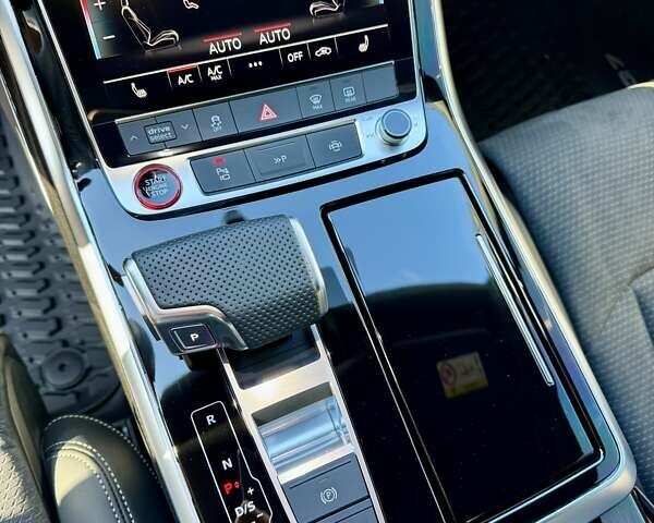 Сірий Ауді SQ7, об'ємом двигуна 4 л та пробігом 11 тис. км за 97500 $, фото 46 на Automoto.ua