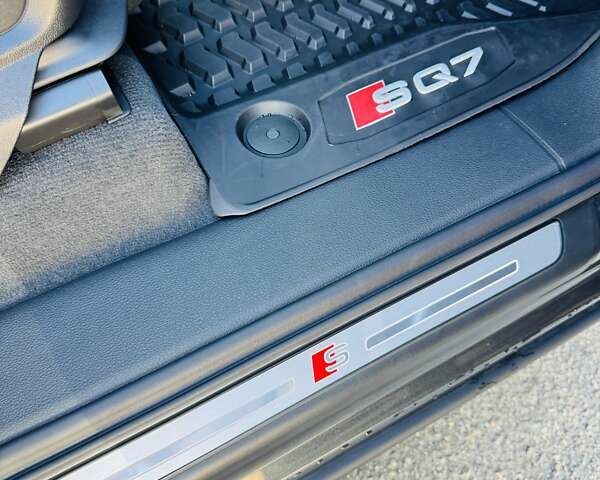 Сірий Ауді SQ7, об'ємом двигуна 4 л та пробігом 11 тис. км за 97500 $, фото 29 на Automoto.ua