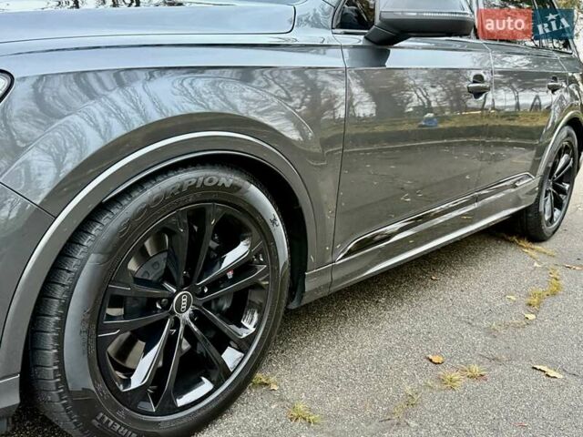 Серый Ауди SQ7, объемом двигателя 4 л и пробегом 24 тыс. км за 112950 $, фото 43 на Automoto.ua