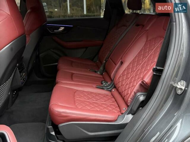 Серый Ауди SQ7, объемом двигателя 4 л и пробегом 24 тыс. км за 112950 $, фото 77 на Automoto.ua