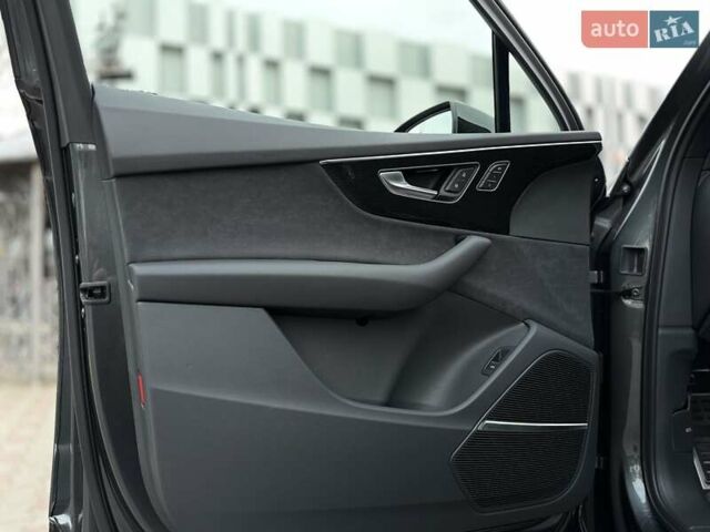 Сірий Ауді SQ7, об'ємом двигуна 4 л та пробігом 1 тис. км за 103500 $, фото 38 на Automoto.ua