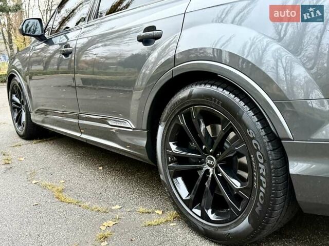 Серый Ауди SQ7, объемом двигателя 4 л и пробегом 24 тыс. км за 112950 $, фото 39 на Automoto.ua