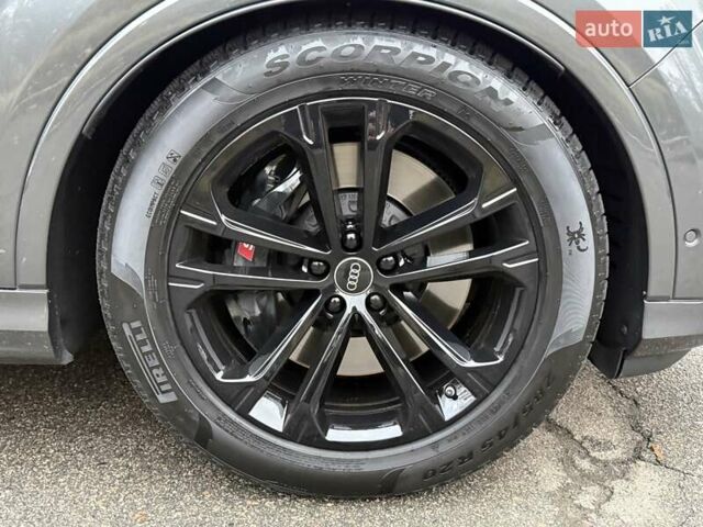 Серый Ауди SQ7, объемом двигателя 4 л и пробегом 24 тыс. км за 112950 $, фото 50 на Automoto.ua