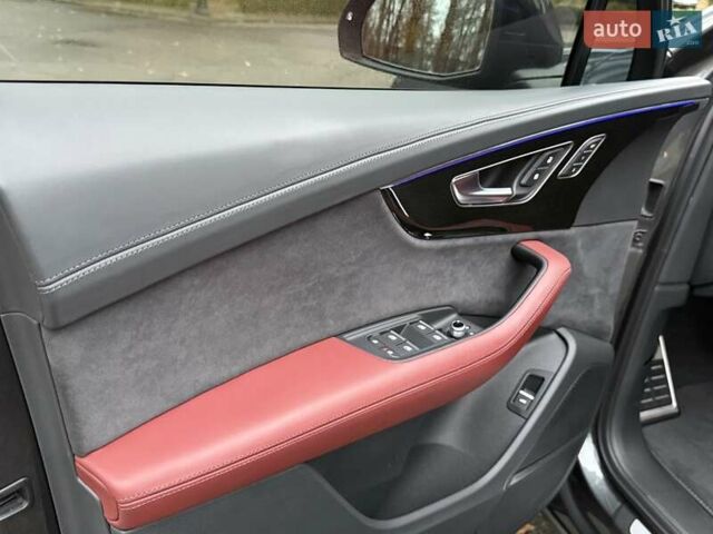 Серый Ауди SQ7, объемом двигателя 4 л и пробегом 24 тыс. км за 112950 $, фото 59 на Automoto.ua