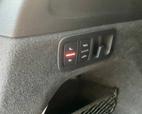 Синий Ауди SQ7, объемом двигателя 3.96 л и пробегом 220 тыс. км за 38000 $, фото 33 на Automoto.ua