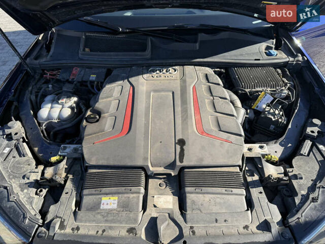 Синий Ауди SQ7, объемом двигателя 3.96 л и пробегом 176 тыс. км за 78000 $, фото 19 на Automoto.ua