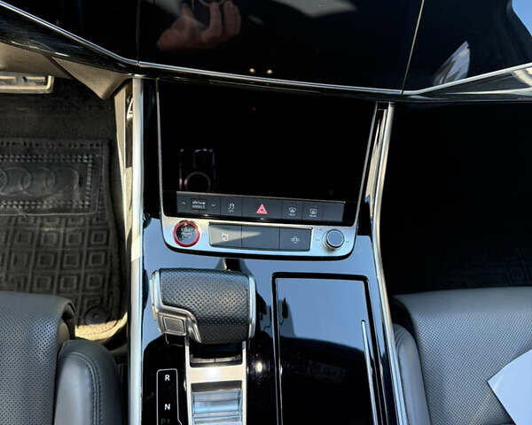 Синий Ауди SQ7, объемом двигателя 3.96 л и пробегом 176 тыс. км за 78000 $, фото 17 на Automoto.ua