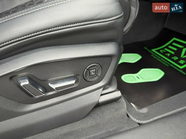 Синий Ауди SQ7, объемом двигателя 4 л и пробегом 185 тыс. км за 74999 $, фото 62 на Automoto.ua