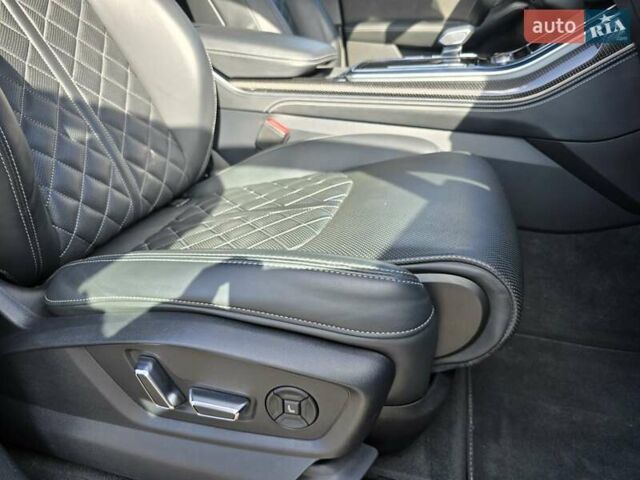 Синий Ауди SQ7, объемом двигателя 4 л и пробегом 182 тыс. км за 68800 $, фото 51 на Automoto.ua