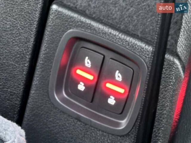 Синий Ауди SQ7, объемом двигателя 4 л и пробегом 136 тыс. км за 77000 $, фото 75 на Automoto.ua