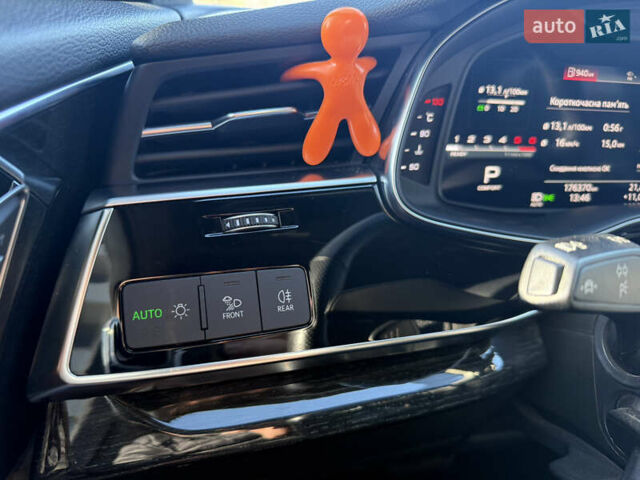 Синий Ауди SQ7, объемом двигателя 3.96 л и пробегом 176 тыс. км за 78000 $, фото 26 на Automoto.ua