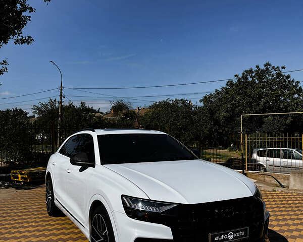 Белый Ауди SQ8, объемом двигателя 4 л и пробегом 70 тыс. км за 83000 $, фото 1 на Automoto.ua