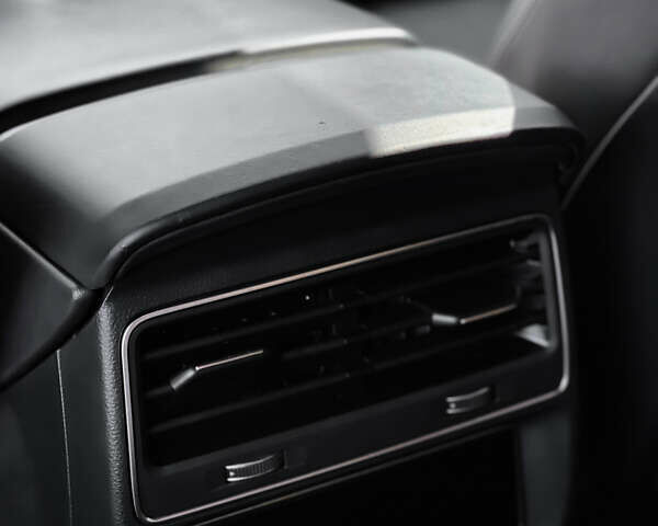 Белый Ауди SQ8, объемом двигателя 4 л и пробегом 70 тыс. км за 83000 $, фото 17 на Automoto.ua