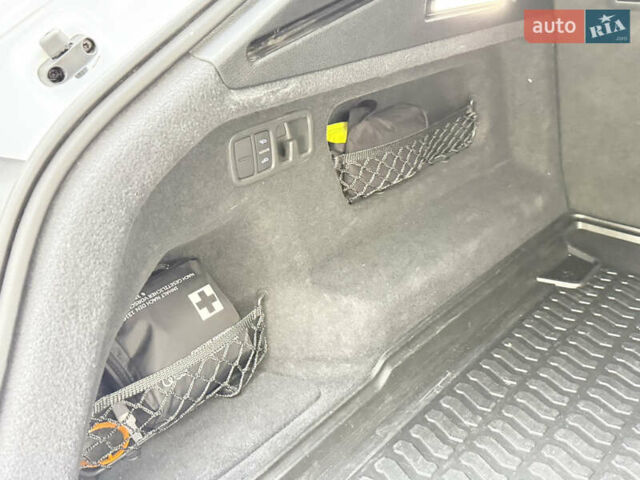 Ауди SQ8 2021 в Тернополе на Automoto.ua Белый Ауди SQ8, объемом двигателя 3.96 л и пробегом 101 тыс. км за 92000 $, фото 55 на Automoto.ua