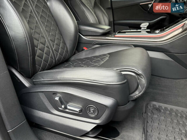 Чорний Ауді SQ8, об'ємом двигуна 4 л та пробігом 199 тис. км за 65000 $, фото 36 на Automoto.ua