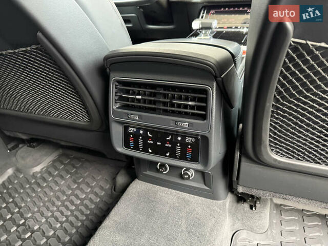 Чорний Ауді SQ8, об'ємом двигуна 4 л та пробігом 199 тис. км за 65000 $, фото 56 на Automoto.ua