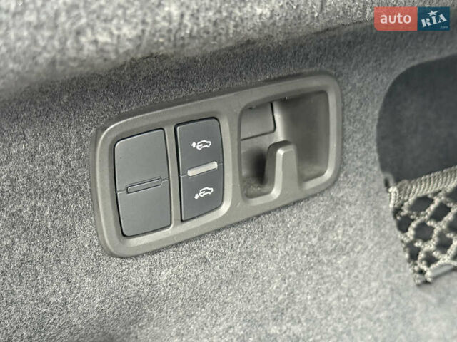 Чорний Ауді SQ8, об'ємом двигуна 4 л та пробігом 199 тис. км за 65000 $, фото 65 на Automoto.ua