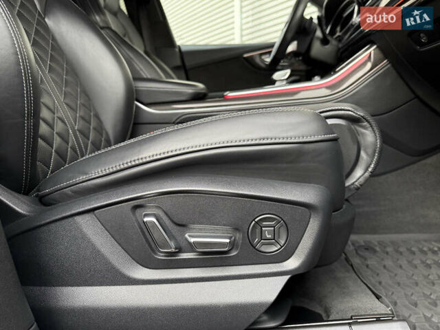 Чорний Ауді SQ8, об'ємом двигуна 4 л та пробігом 199 тис. км за 65000 $, фото 35 на Automoto.ua