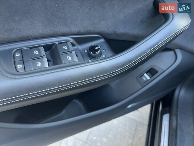 Ауді SQ8 2020 у Бердичеве на Automoto.ua Чорний Ауді SQ8, об'ємом двигуна 3.96 л та пробігом 107 тис. км за 90000 $, фото 7 на Automoto.ua