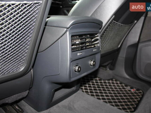 Чорний Ауді SQ8, об'ємом двигуна 3.96 л та пробігом 118 тис. км за 74900 $, фото 144 на Automoto.ua