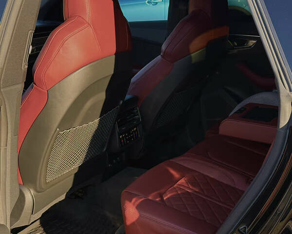 Черный Ауди SQ8, объемом двигателя 4 л и пробегом 95 тыс. км за 72500 $, фото 39 на Automoto.ua