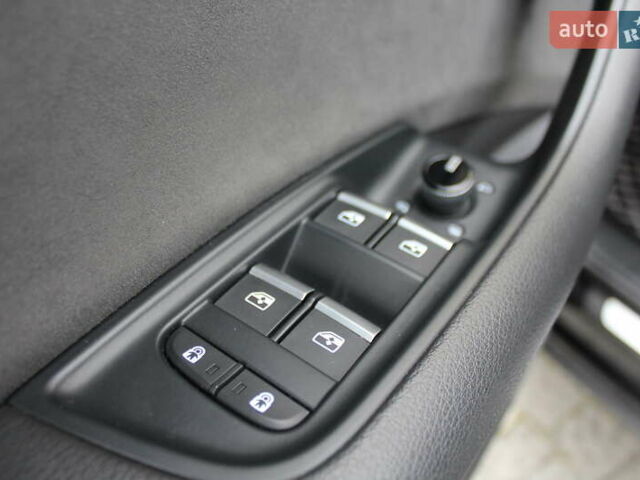 Чорний Ауді SQ8, об'ємом двигуна 3.96 л та пробігом 118 тис. км за 74900 $, фото 68 на Automoto.ua