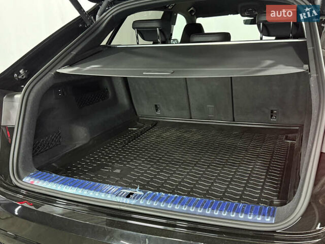 Ауді SQ8 2021 у Одесі на Automoto.ua Чорний Ауді SQ8, об'ємом двигуна 4 л та пробігом 27 тис. км за 115000 $, фото 72 на Automoto.ua