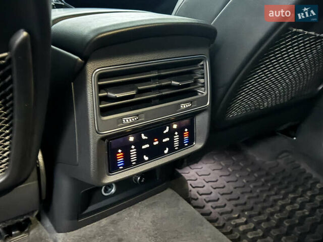 Чорний Ауді SQ8, об'ємом двигуна 4 л та пробігом 91 тис. км за 74500 $, фото 24 на Automoto.ua