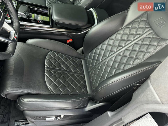 Чорний Ауді SQ8, об'ємом двигуна 4 л та пробігом 89 тис. км за 77999 $, фото 20 на Automoto.ua
