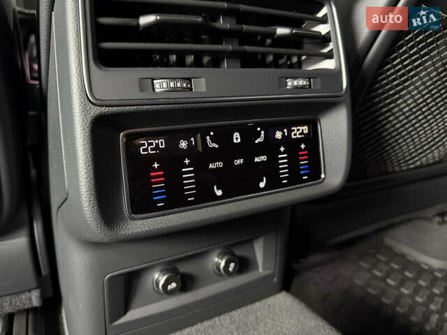 Ауді SQ8 2021 у Одесі на Automoto.ua Чорний Ауді SQ8, об'ємом двигуна 4 л та пробігом 27 тис. км за 115000 $, фото 62 на Automoto.ua