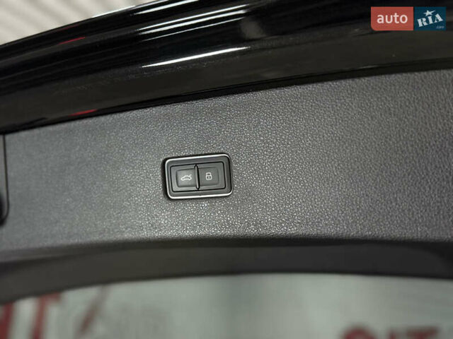 Ауді SQ8 2021 у Одесі на Automoto.ua Чорний Ауді SQ8, об'ємом двигуна 4 л та пробігом 27 тис. км за 115000 $, фото 73 на Automoto.ua