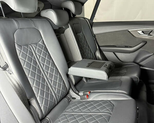 Ауді SQ8 2021 у Одесі на Automoto.ua Чорний Ауді SQ8, об'ємом двигуна 4 л та пробігом 27 тис. км за 115000 $, фото 63 на Automoto.ua