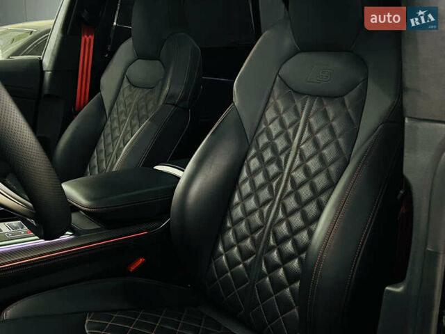 Чорний Ауді SQ8, об'ємом двигуна 4 л та пробігом 9 тис. км за 141999 $, фото 15 на Automoto.ua