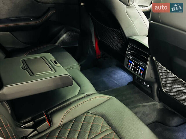 Чорний Ауді SQ8, об'ємом двигуна 4 л та пробігом 9 тис. км за 141999 $, фото 21 на Automoto.ua