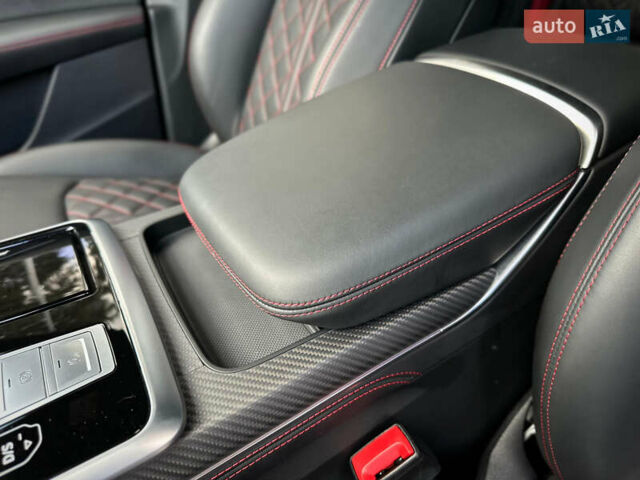 Чорний Ауді SQ8, об'ємом двигуна 4 л та пробігом 7 тис. км за 135000 $, фото 55 на Automoto.ua