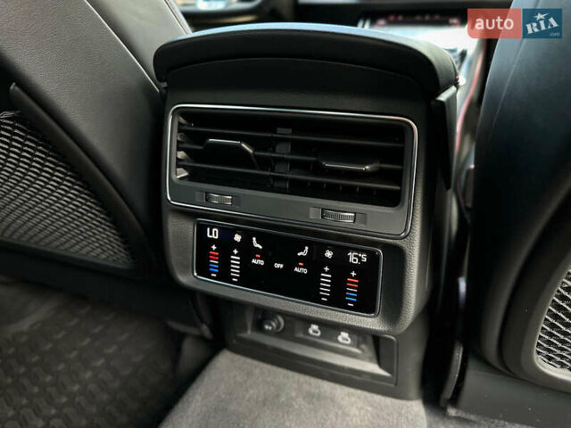 Чорний Ауді SQ8, об'ємом двигуна 4 л та пробігом 7 тис. км за 135000 $, фото 81 на Automoto.ua
