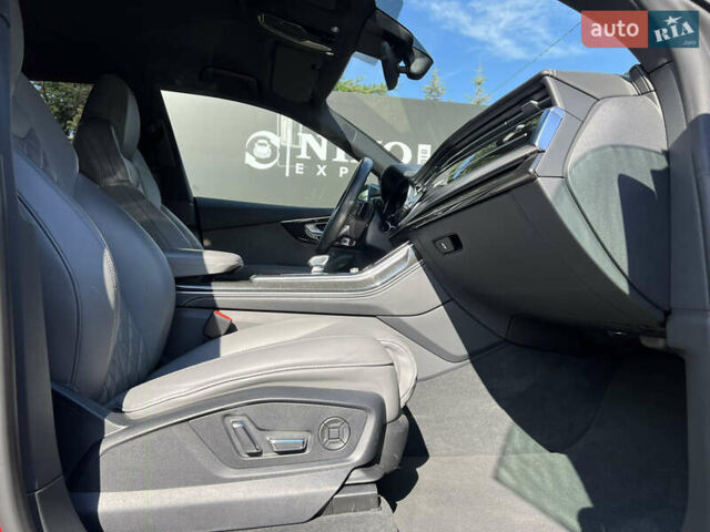 Красный Ауди SQ8, объемом двигателя 4 л и пробегом 169 тыс. км за 67999 $, фото 25 на Automoto.ua