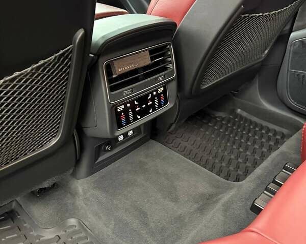 Серый Ауди SQ8, объемом двигателя 4 л и пробегом 93 тыс. км за 90000 $, фото 12 на Automoto.ua