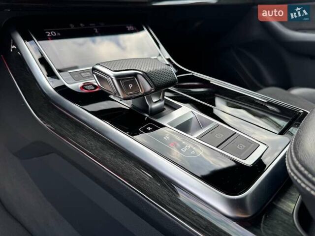 Серый Ауди SQ8, объемом двигателя 4 л и пробегом 180 тыс. км за 69300 $, фото 44 на Automoto.ua